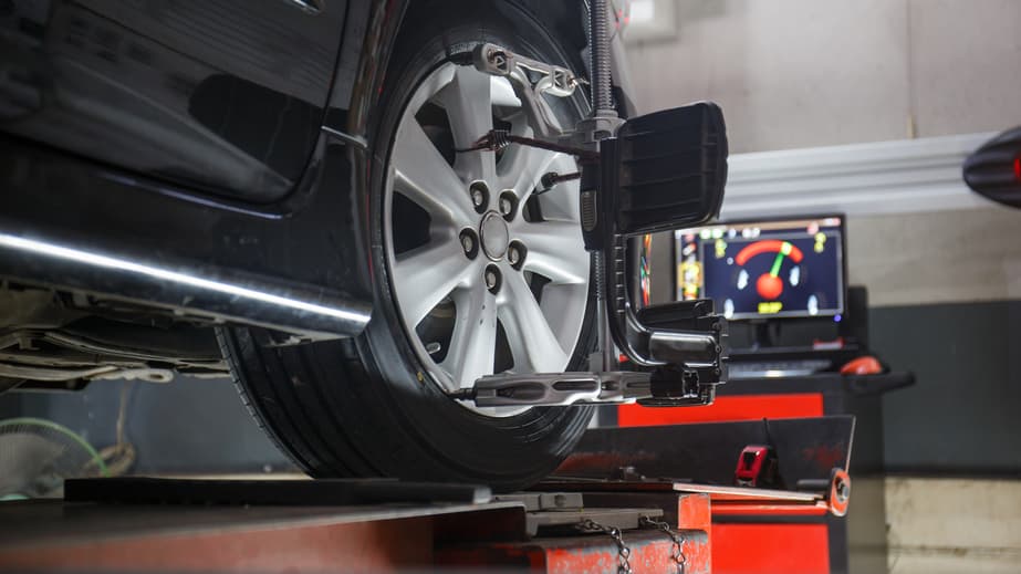 wheel alignment with a computer