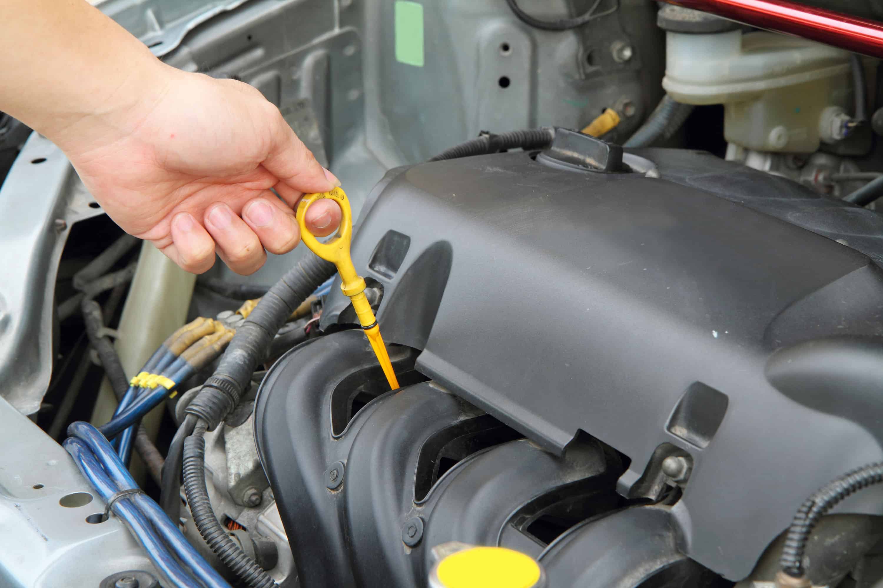 Checking oil level